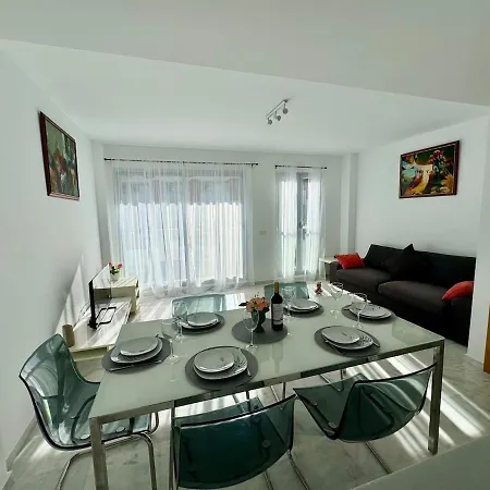 Triplex Con Vistas Al Mar Junto Al Campo De Golf De Calanova *