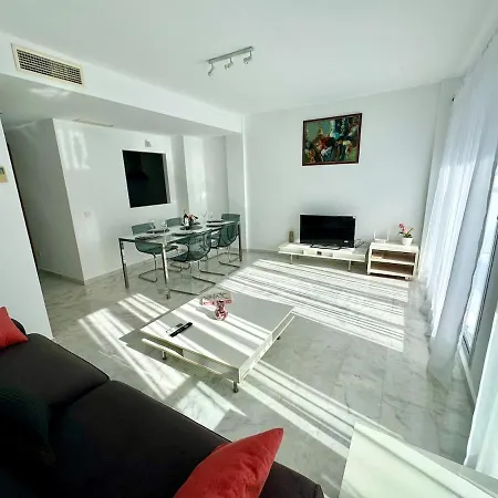 Triplex Con Vistas Al Mar Junto Al Campo De Golf De Calanova